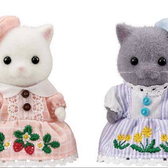 Calico Critters Strawberry and Dandelion Embroidery Limited Edition Gift Set - Picture 2 of 11